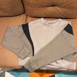 Stylish Women's Gray and Black Sweatshirt